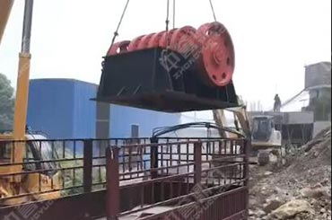 砂石生产线锤式破碎机卸车视频