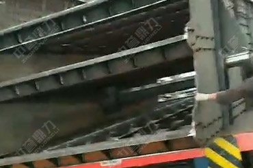 中誉鼎力圆振动筛设备装车现场