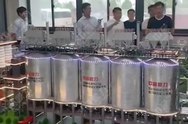 参观生产线模型现场