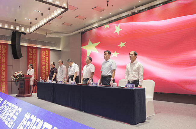 与会代表全体起立，奏唱歌.jpg