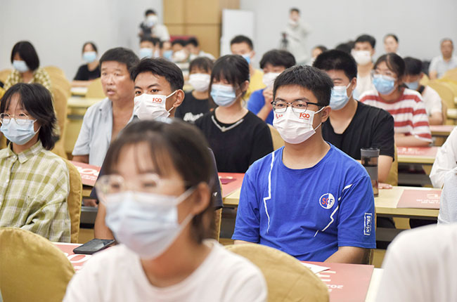 受助学生深受鼓舞.jpg