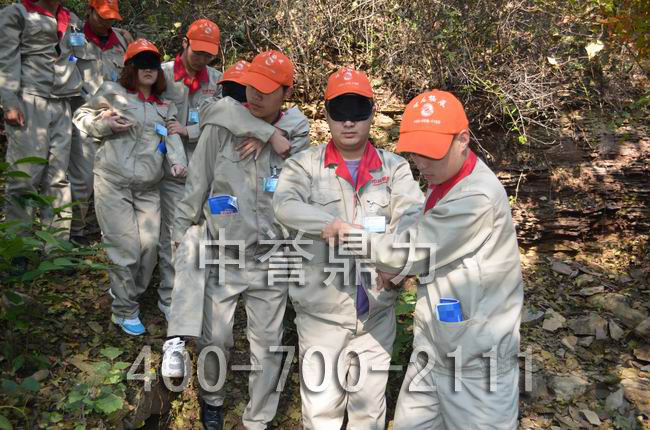鼎力矿山员工相互扶持
