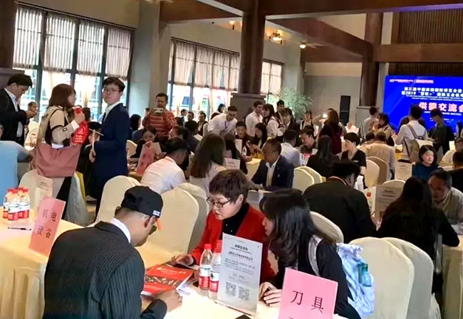 中誉鼎力四川办事处参加西部际博览会进出口商品展