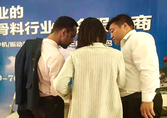 中誉鼎力四川办事处参加西部际博览会进出口商品展