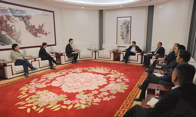 卫辉市委书记梁常运等导考察调研中誉鼎力智能矿山管理系统应用情况