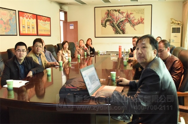 双方就砂石生产线工艺进行技术交流