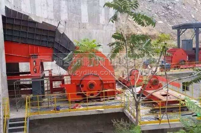 锤式破碎机在水泥厂使用现场