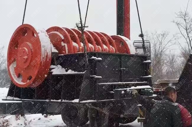 下雪天安装破碎机