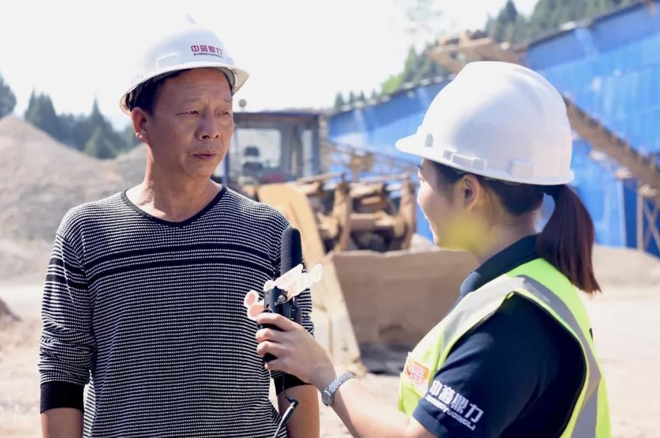 采访使用我司破碎机的客户