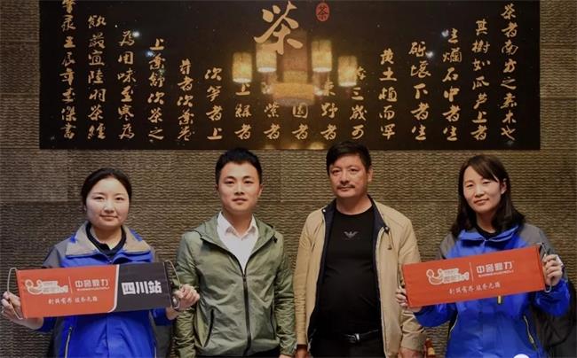 加利矿业总经理合影