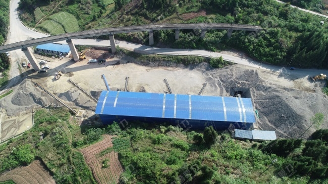 采石场靠近公路