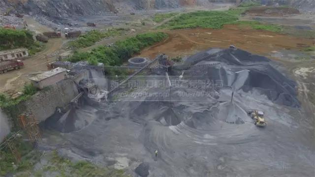 田东水泥厂生产线航拍图