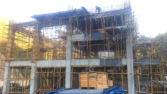 正在建设的砂石料场