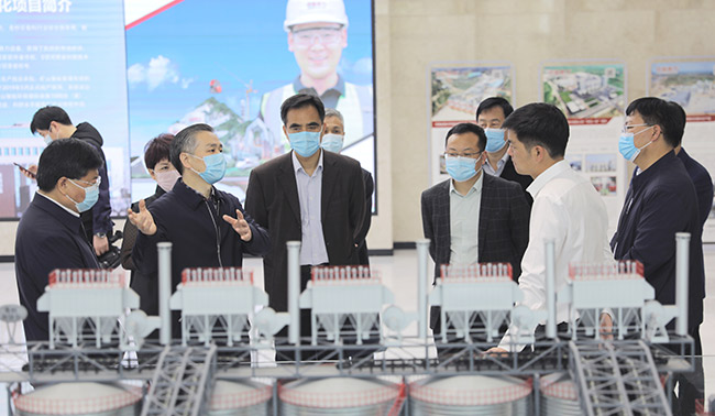 新乡市副市长王占波莅临中誉鼎力视察调研