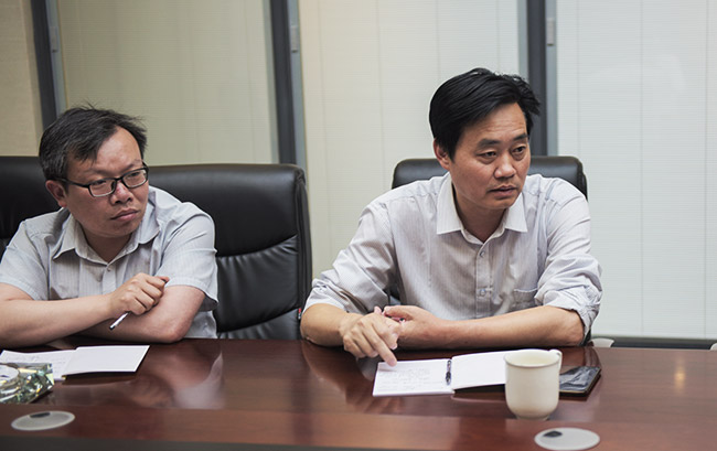 新乡市工信局及新乡职业技术学院导莅临中誉鼎力交流校企合作