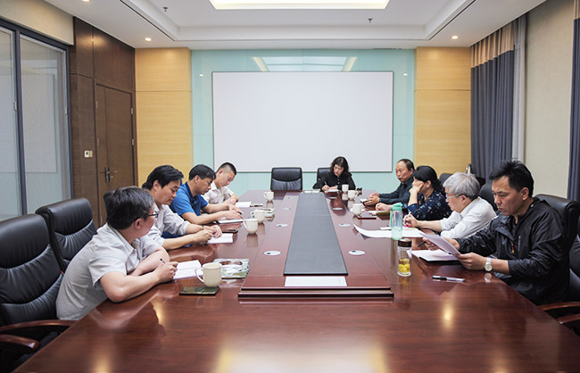 新乡市工信局及新乡职业技术学院导莅临中誉鼎力交流校企合作