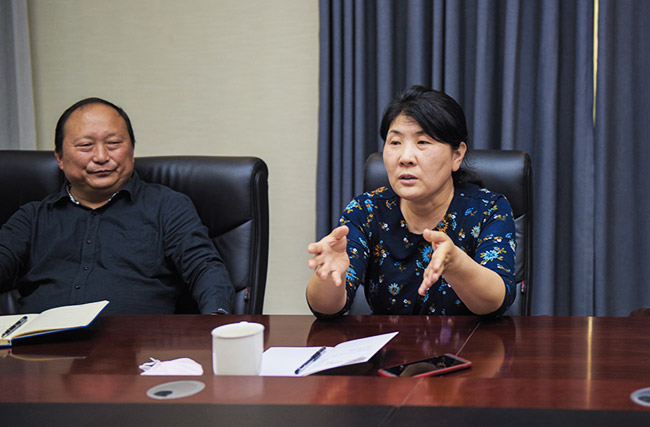 新乡市工信局及新乡职业技术学院导莅临中誉鼎力交流校企合作