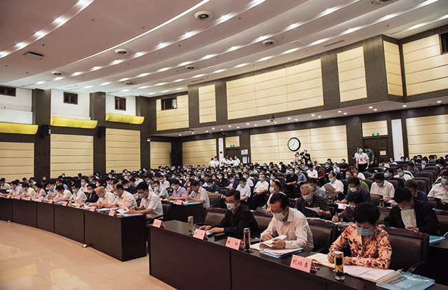 2020年加快转型升级推动市工业高质量发展大会
