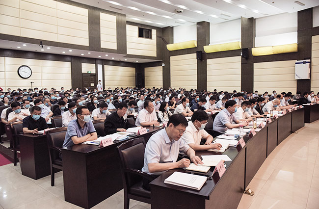 2020年加快转型升级推动市工业高质量发展大会